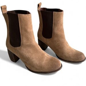 Jeffrey Campbell Tan Suede Leather Chelsea Pull on Ankle Boots Women’s size 37